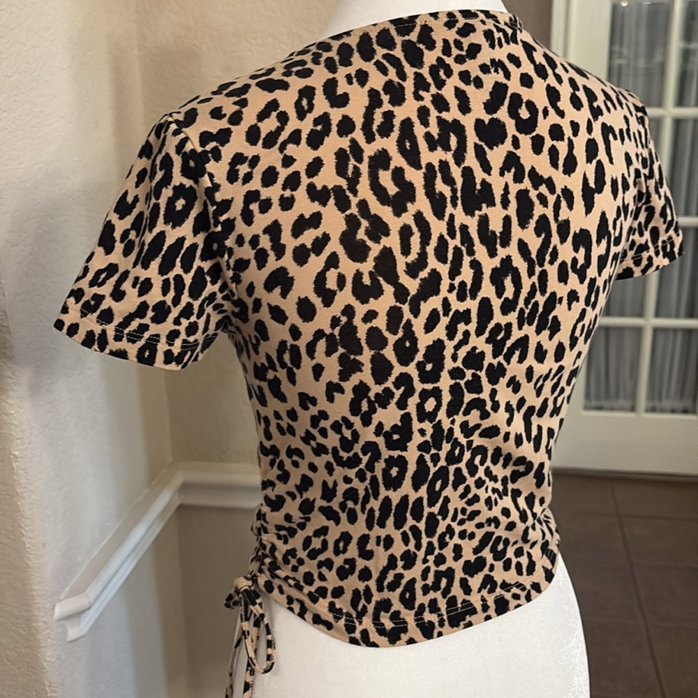 Forever 21 tan cheetah animal print wrap crop top Size S - Picture 11 of 17